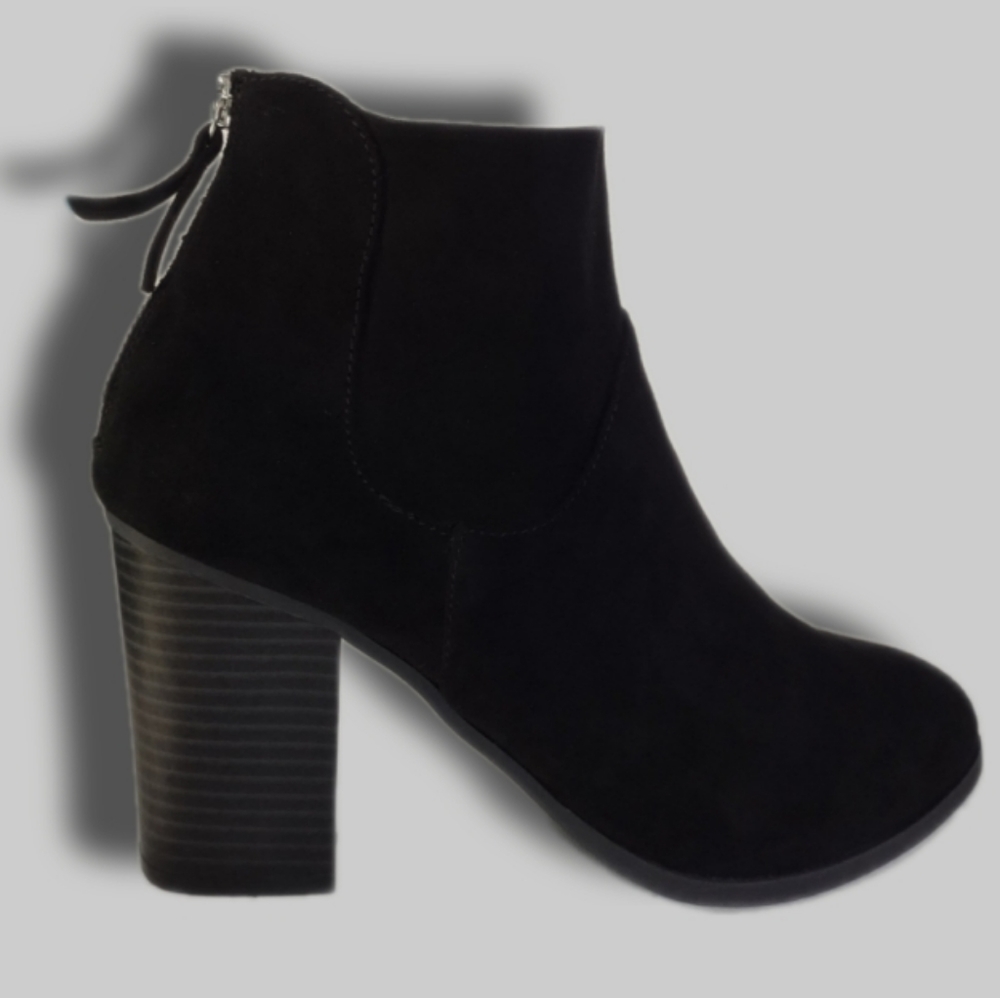 🍁Brash Brand, black suede ankle zipper booties Women's size 9. EUC!!